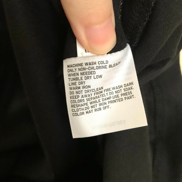 Uniqlo Mobile Suit GUNDAM 45th Anniversary UT Graphic T-Shirt in Black - Picture 14 of 14